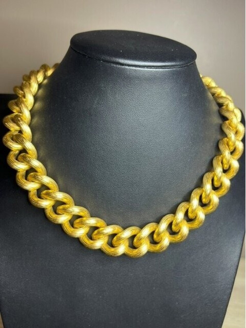 B7410 Anne Klein Chunky Curb Link Collar Necklace Gold Tone Textured 16"